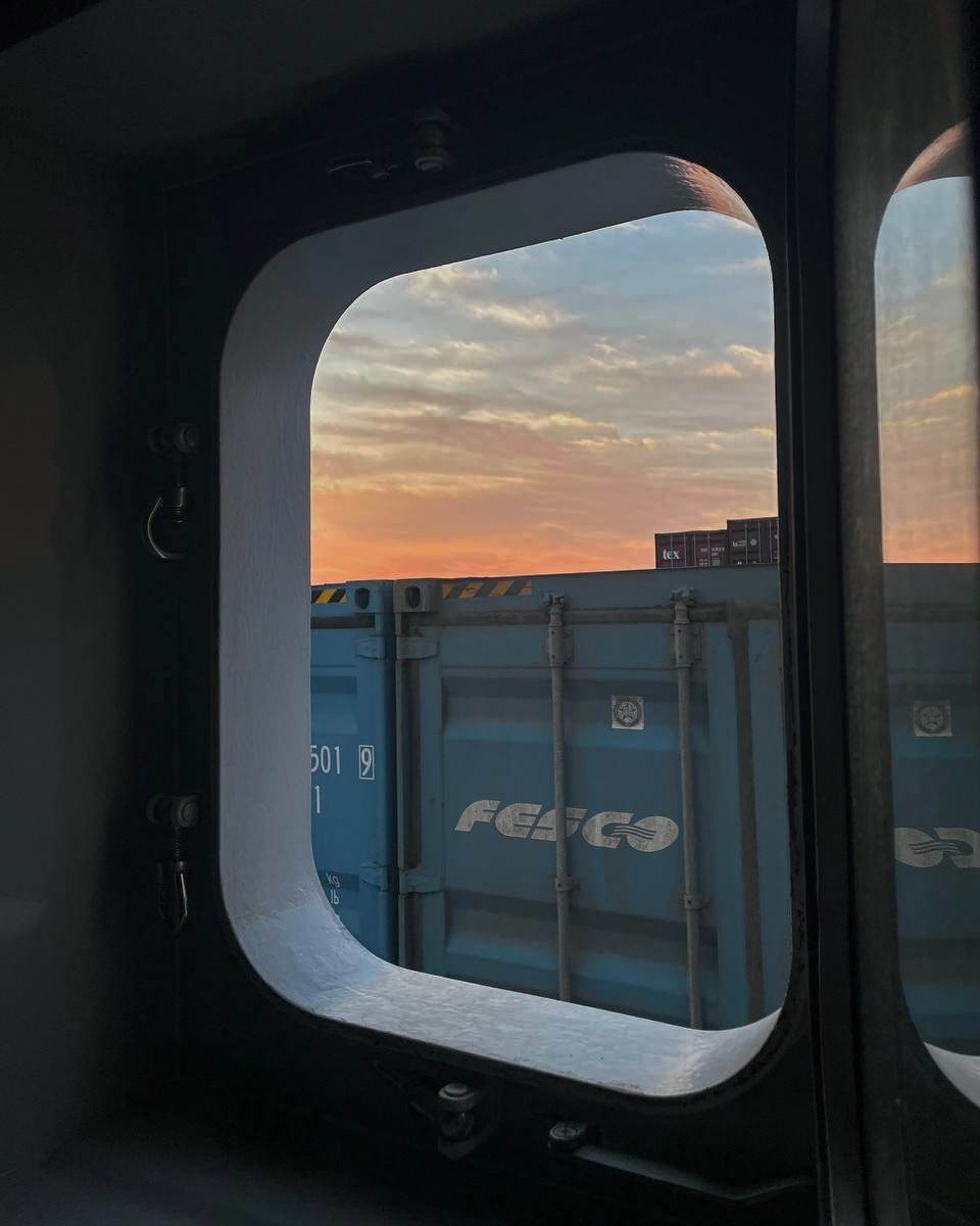 Работа с видом на море… Наши подписчики делятся с нами яркими моментами прямо с борта судна FESCO