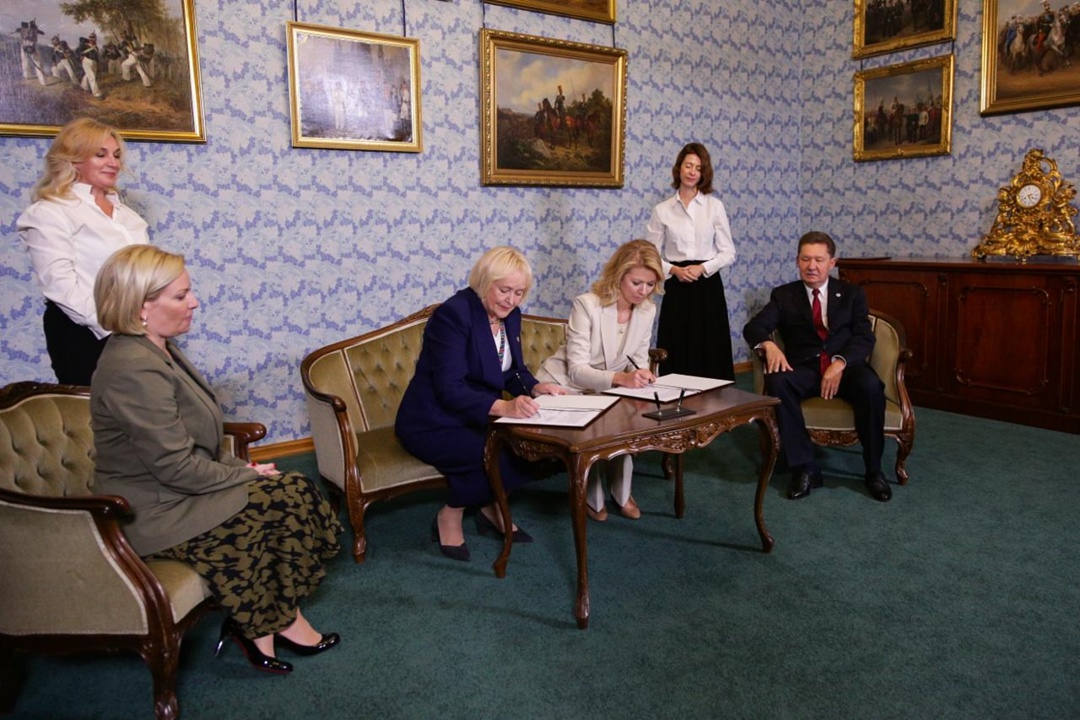 «Газпром» займется восстановлением «Китайского театра» в Александровском парке музея-заповедника «Царское Село»