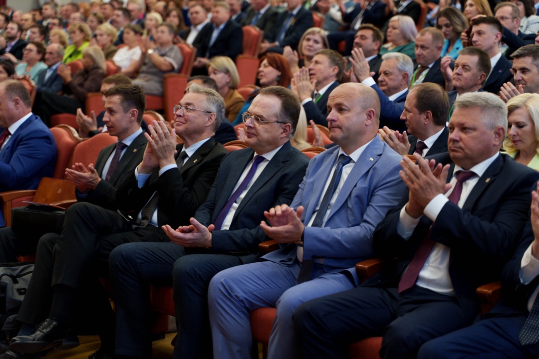 Глава Минсельхоза Оксана Лут и глава Минобрнауки Валерий Фальков выступили на пленарном заседании «Перезагрузка аграрного образования: синергия науки,…