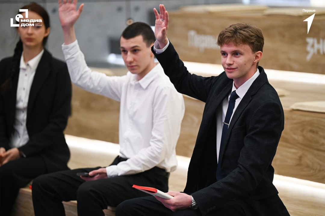 Финансы – это точно не скучно: Ирина Окладникова пообщалась со школьниками и студентами в рамках проекта «Классная встреча»