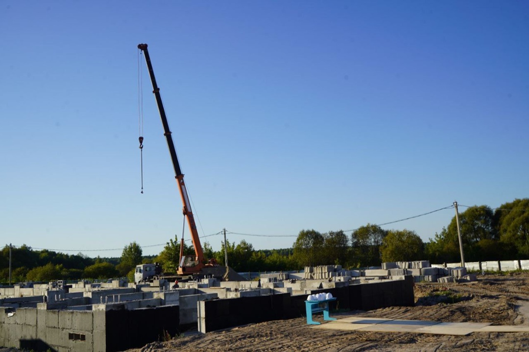 Во время рабочей поездки Министр строительства и ЖКХ РФ Ирек Файзуллин вместе с Главой Брянской области Александром Богомазом посетил социальные объекты в селе…