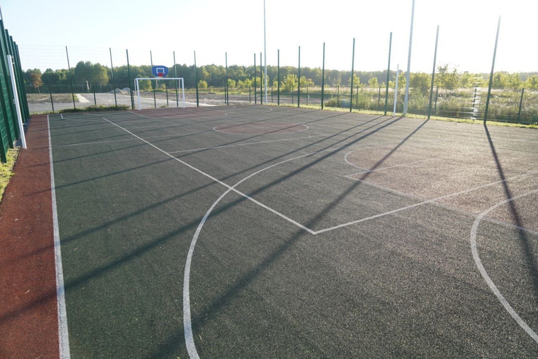 Во время рабочей поездки Министр строительства и ЖКХ РФ Ирек Файзуллин вместе с Главой Брянской области Александром Богомазом посетил социальные объекты в селе…