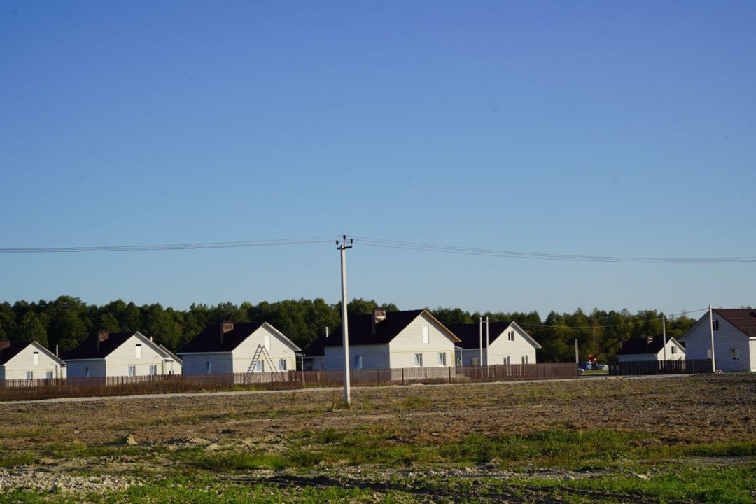 Во время рабочей поездки Министр строительства и ЖКХ РФ Ирек Файзуллин вместе с Главой Брянской области Александром Богомазом посетил социальные объекты в селе…