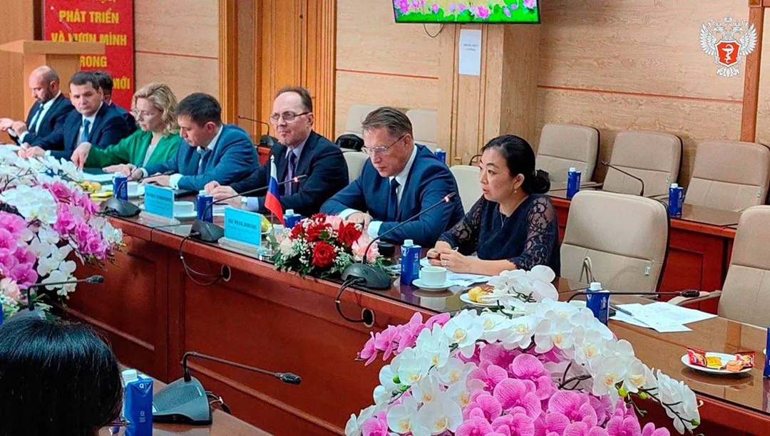 Михаил Мурашко: Сотрудничество в сфере здравоохранения взаимно интересно и РФ, и Вьетнаму