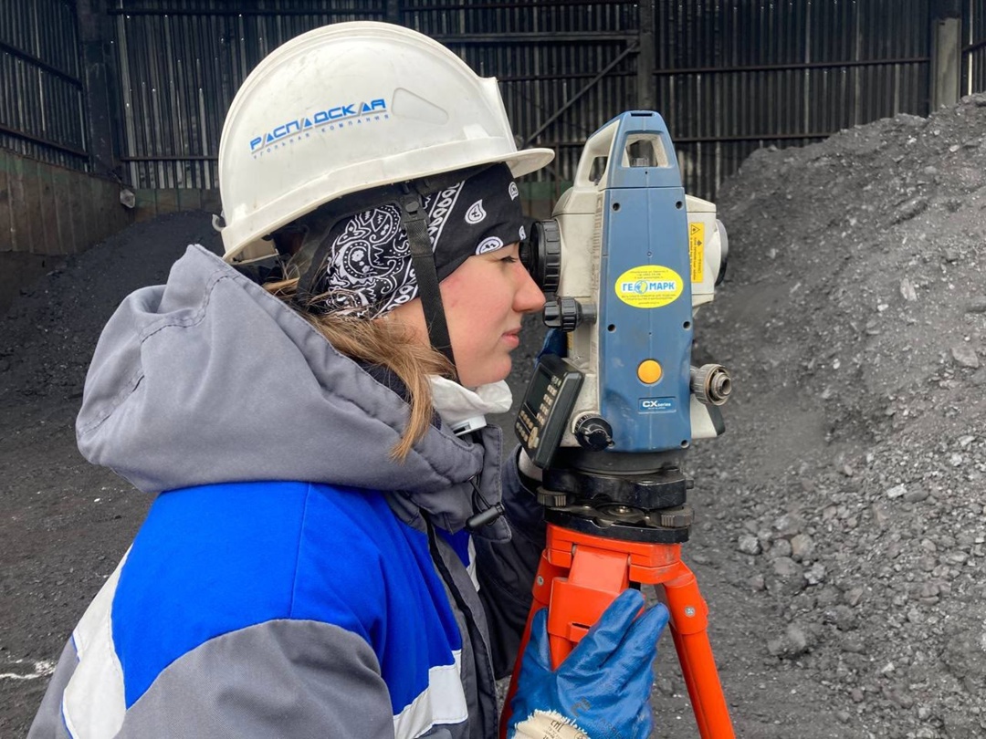 Угольные штурманы Распадской В воскресенье свой профессиональный праздник отметят маркшейдеры