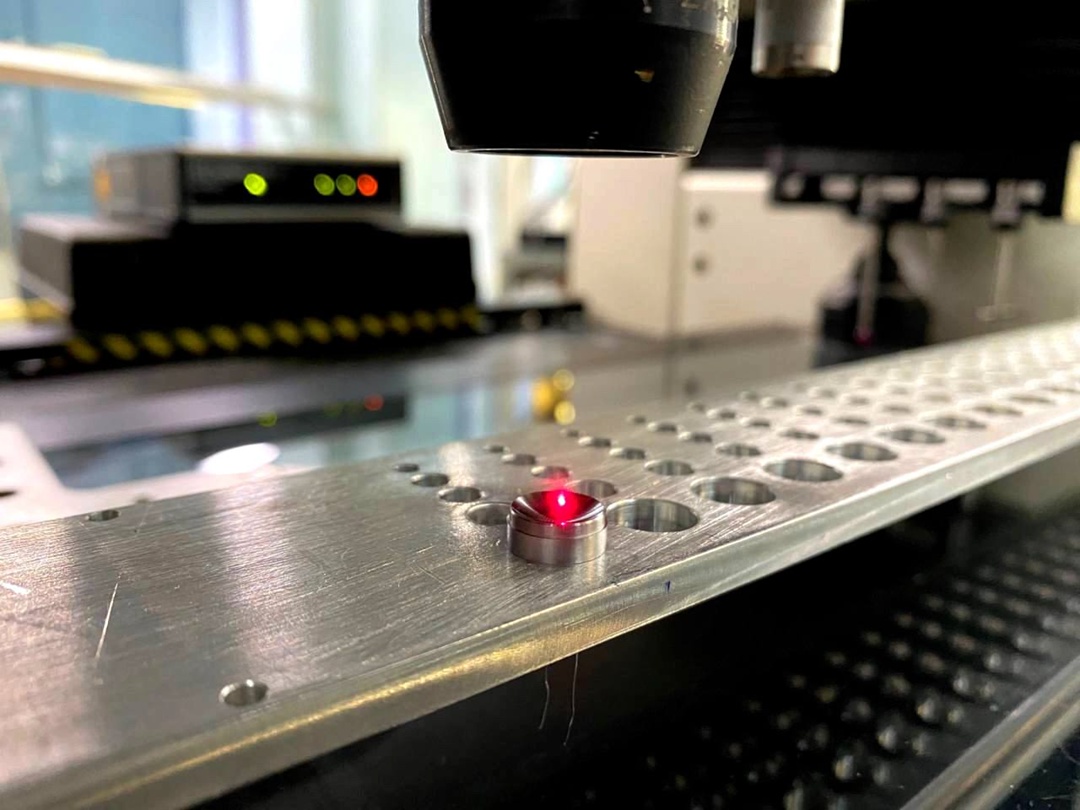 Точность и только точность Контролировать особо точные размеры изделий на НПП «Алмаз» холдинга «Росэл» (входит в Ростех) помогает мультисенсорная…