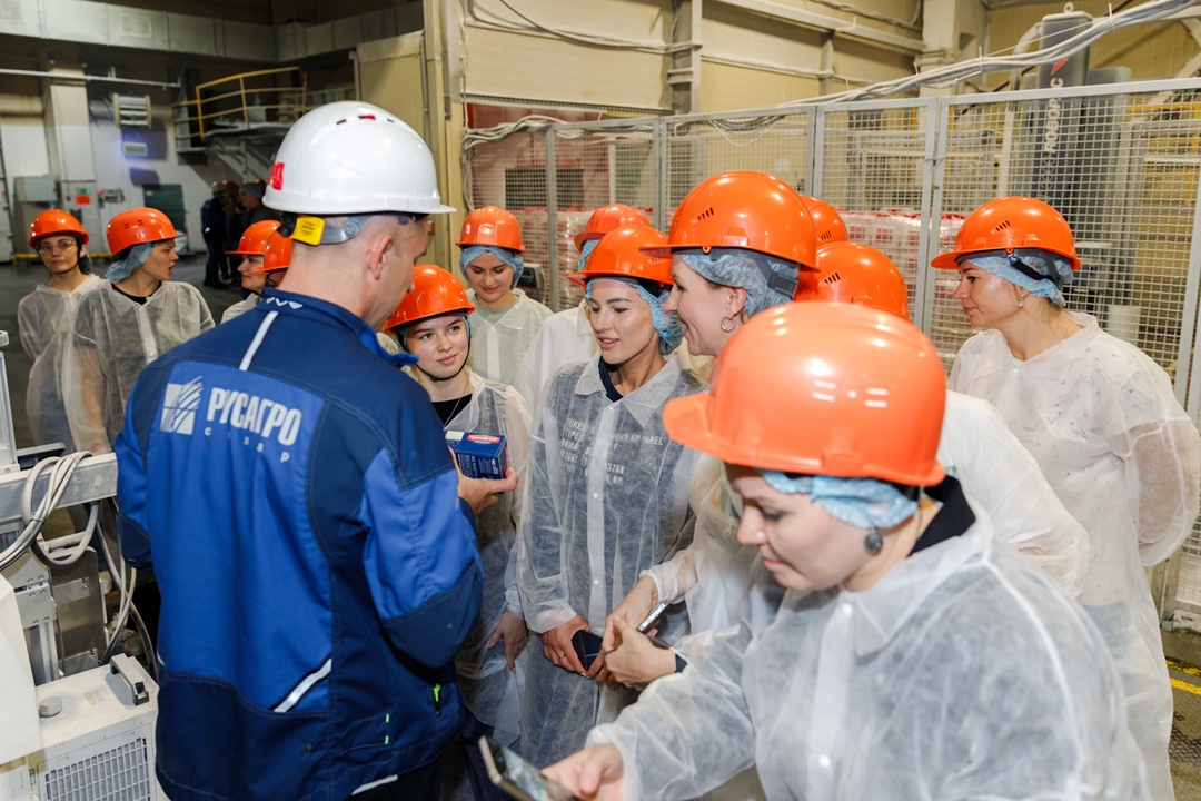 ЗНАМЕНСКИЙ САХАРНЫЙ ЗАВОД ОТКРЫЛ ДВЕРИ ДЛЯ КОЛЛЕГ: ЗНАКОМСТВО С ПРОИЗВОДСТВОМ И ТЕХНОЛОГИЯМИ