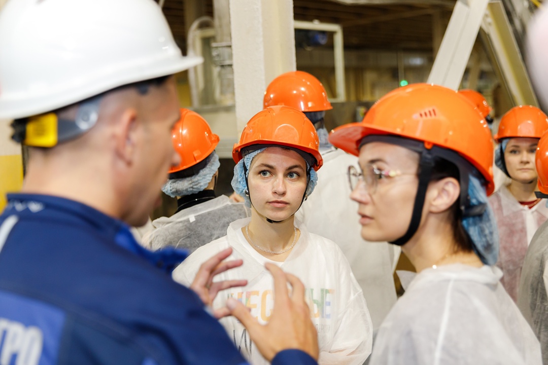 ЗНАМЕНСКИЙ САХАРНЫЙ ЗАВОД ОТКРЫЛ ДВЕРИ ДЛЯ КОЛЛЕГ: ЗНАКОМСТВО С ПРОИЗВОДСТВОМ И ТЕХНОЛОГИЯМИ