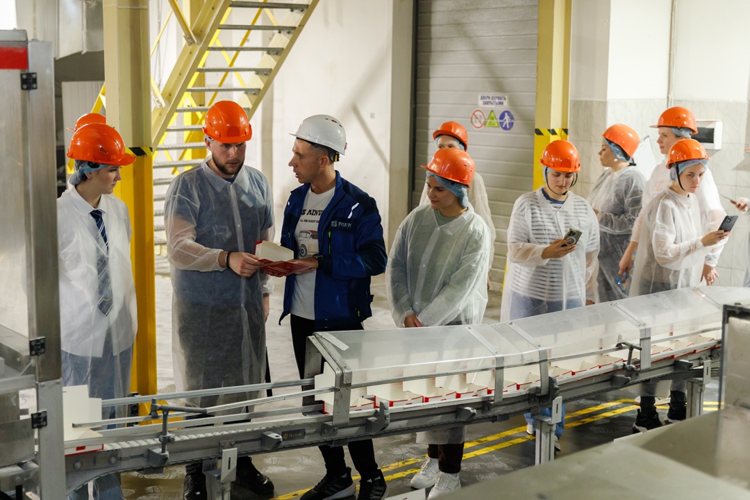 ЗНАМЕНСКИЙ САХАРНЫЙ ЗАВОД ОТКРЫЛ ДВЕРИ ДЛЯ КОЛЛЕГ: ЗНАКОМСТВО С ПРОИЗВОДСТВОМ И ТЕХНОЛОГИЯМИ