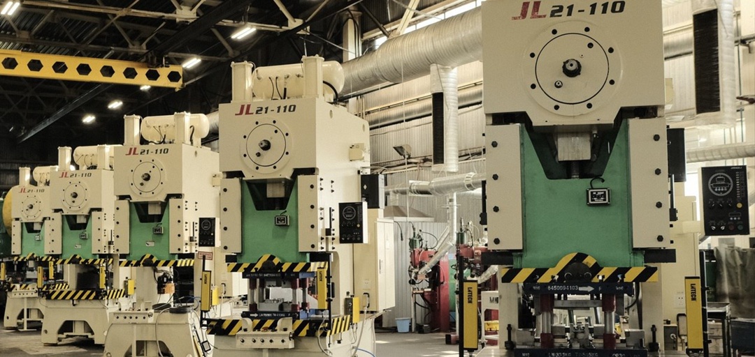 ️Largus с местами для поцелуев из металла Магнитки