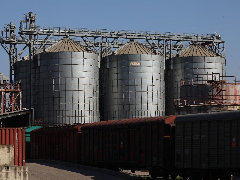 Россия с 1 по 10 сентября отгрузила на экспорт 1,7 млн т пшеницы, что на 17% меньше, чем за аналогичный период прошлого года, пишет «Интерфакс» со ссылкой на…