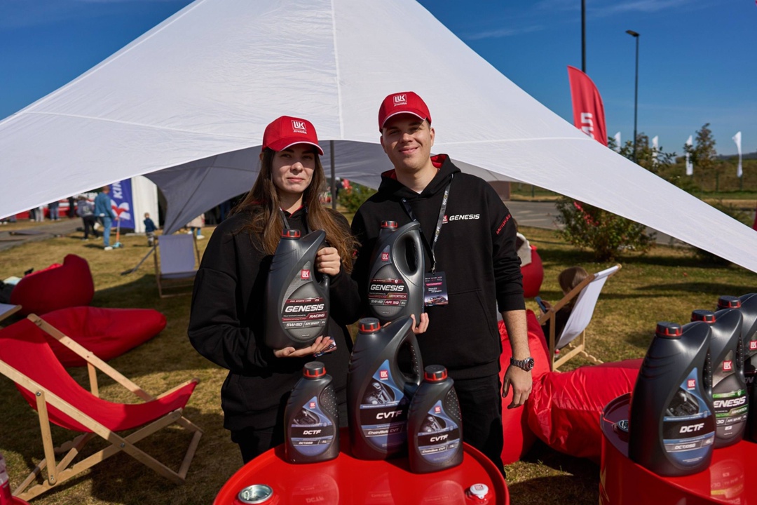 Скольжение как по маслу ЛУКОЙЛ — партнёр фестиваля Гран-При Москвы по дрифту.