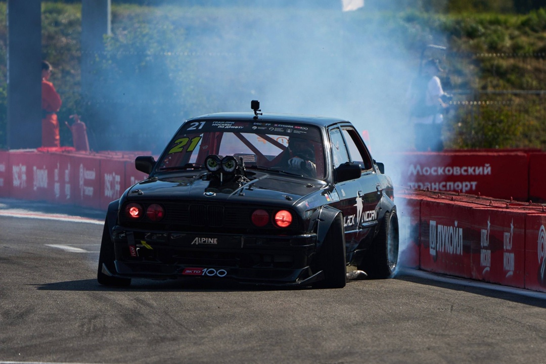 Скольжение как по маслу ЛУКОЙЛ — партнёр фестиваля Гран-При Москвы по дрифту.