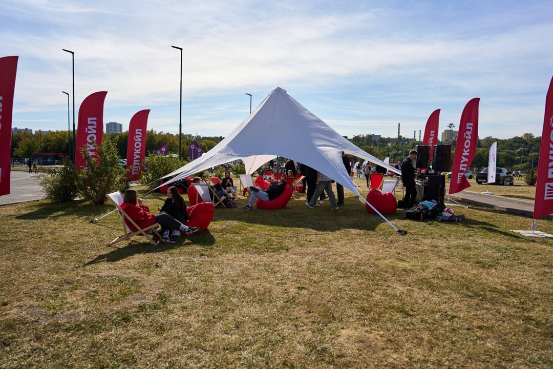 Скольжение как по маслу ЛУКОЙЛ — партнёр фестиваля Гран-При Москвы по дрифту.
