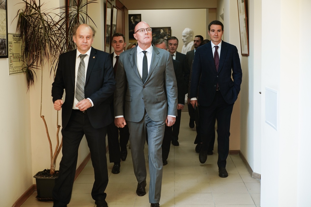 Дмитрий Чернышенко провел совещание по развитию Института проблем экологии и эволюции им. А.Н.Северцова РАН и оценил его инфраструктуру.