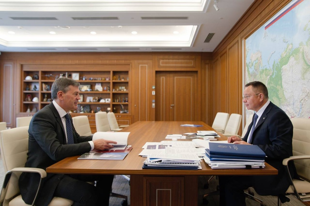 Глава Минстроя России Ирек Файзуллин провел рабочую встречу с ректором РАНХиГС Алексеем Комиссаровым