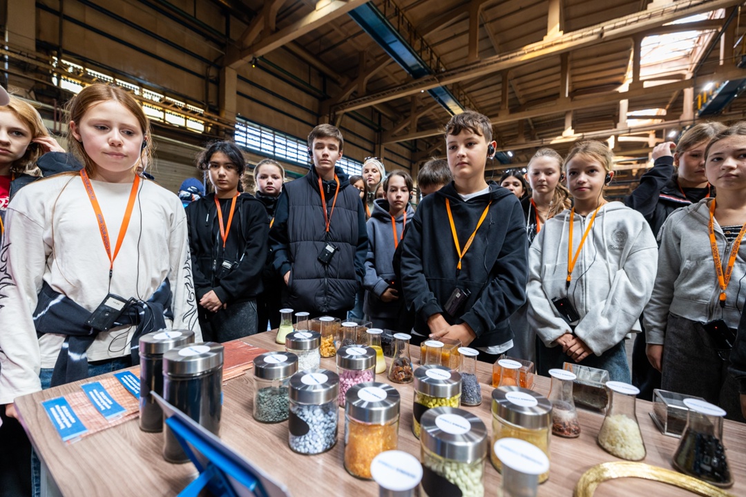 Как люди и роботы создают современные шины?