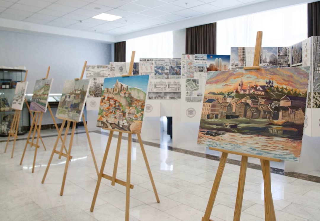 В Минстрое России открылась выставка макетов и живописи студентов НИУ МГСУ и МАРХИ