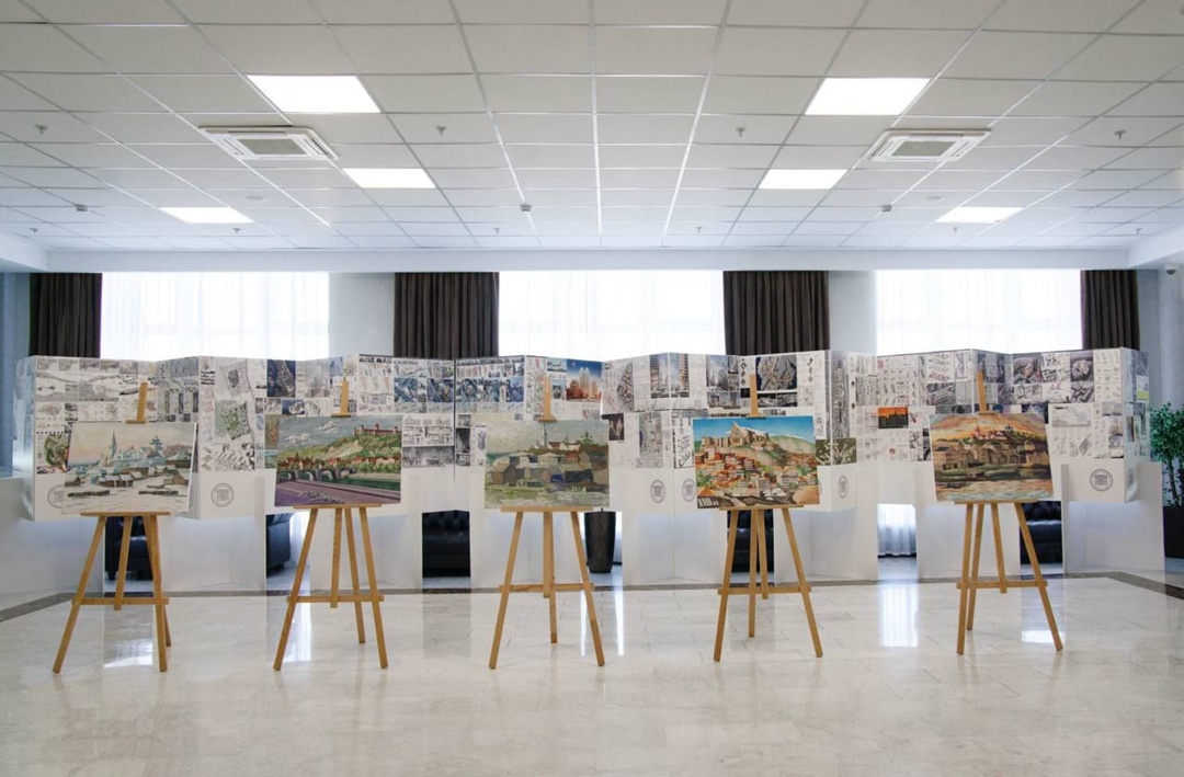 Министр строительства и ЖКХ РФ Ирек Файзуллин ознакомился с экспозицией работ, представленных студентами НИУ МГСУ и МАРХИ в Минстрое России