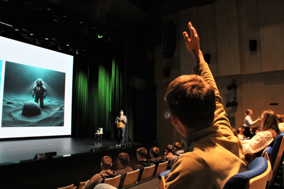 Что скрывает наша планета? В Альметьевске стартовал новый сезон городского лектория «Open science», который Татнефть организовала вместе с ALMET TECH.