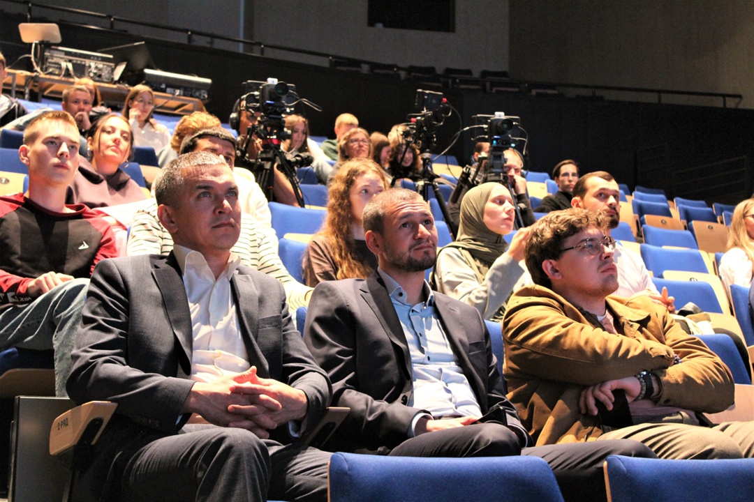 Что скрывает наша планета? В Альметьевске стартовал новый сезон городского лектория «Open science», который Татнефть организовала вместе с ALMET TECH.