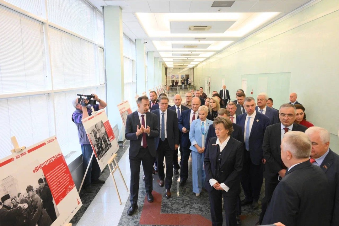 Осенняя сессия в Государственной Думе ФС РФ открылась выставкой «Экспорт во имя Победы»