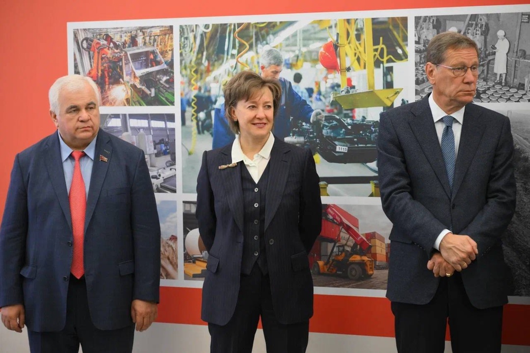 Осенняя сессия в Государственной Думе ФС РФ открылась выставкой «Экспорт во имя Победы»