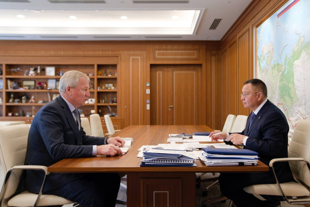 Глава Минстроя России Ирек Файзуллин провёл рабочую встречу с Генеральным директором Судебного департамента при Верховном Суде РФ Владиславом Ивановым