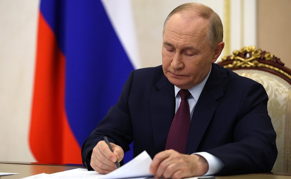 Министр строительства и ЖКХ РФ Ирек Файзуллин выступил на совещании Президента России Владимира Путина с членами Правительства РФ