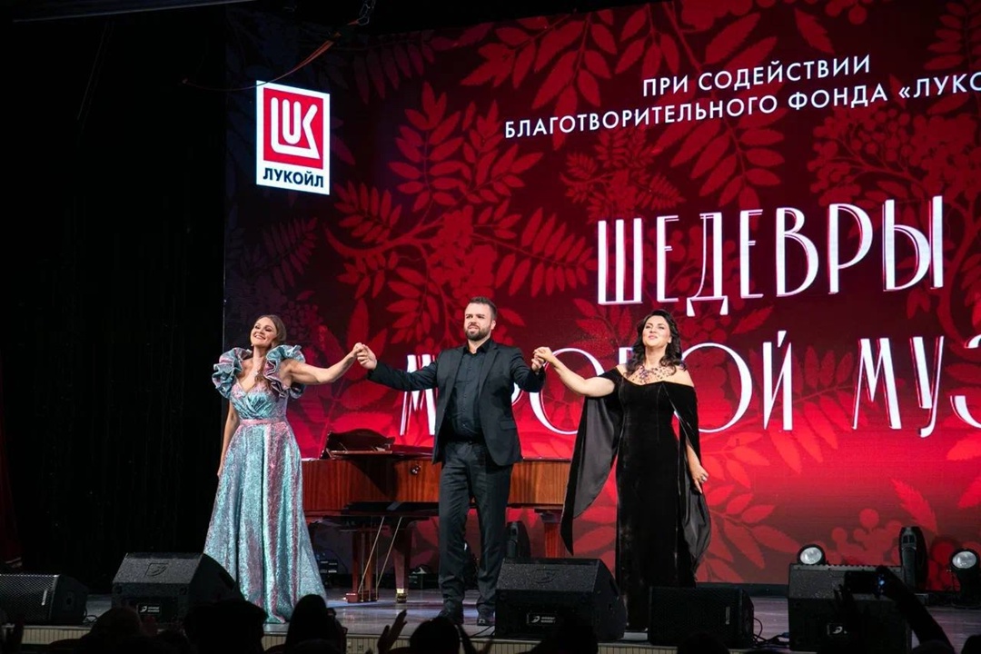 Классика для Югры Звёзды оперы поздравляют базовые города ЛУКОЙЛа с юбилеями: лет — Когалыму и лет — Лангепасу.