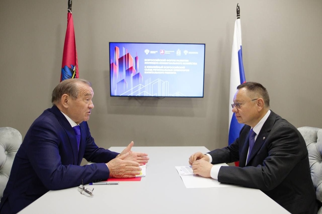 На полях Всероссийского форума развития ЖКХ Глава Минстроя России Ирек Файзуллин и Заместитель Мэра Москвы по вопросам ЖКХ и благоустройства Петр Бирюков…