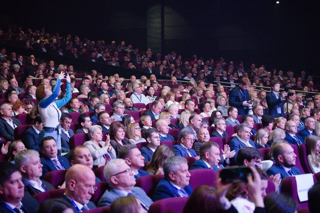 Глава Минстроя России Ирек Файзуллин открыл пленарное заседание Всероссийского форума развития ЖКХ