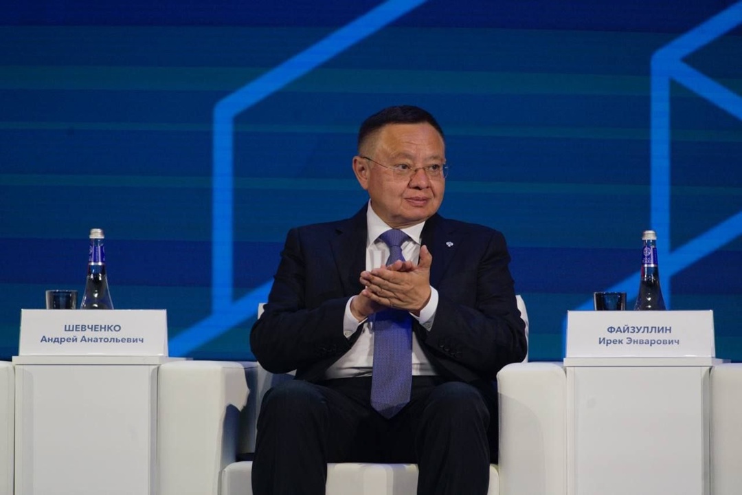 Глава Минстроя России Ирек Файзуллин открыл пленарное заседание Всероссийского форума развития ЖКХ