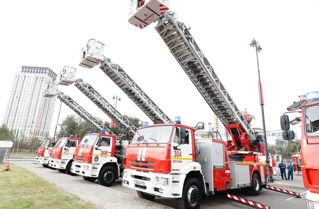 Министр строительства и ЖКХ РФ Ирек Файзуллин совместно с заместителем мэра Москвы по вопросам жилищно-коммунального хозяйства и благоустройства Петром…