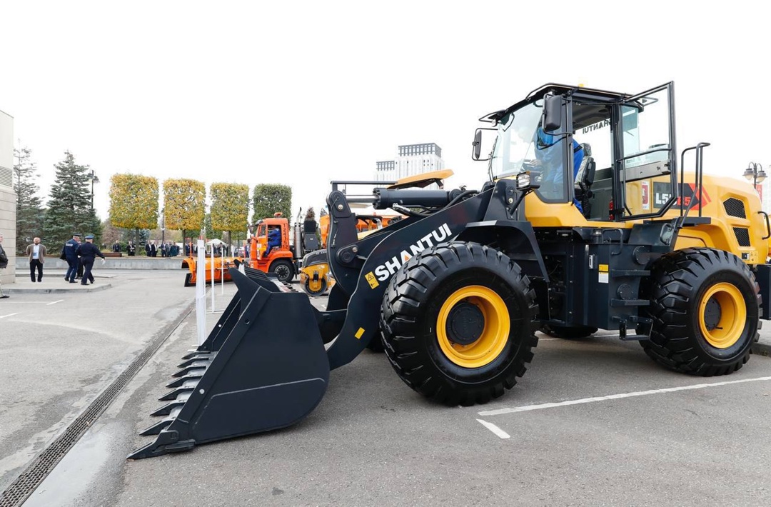 Министр строительства и ЖКХ РФ Ирек Файзуллин совместно с заместителем мэра Москвы по вопросам жилищно-коммунального хозяйства и благоустройства Петром…