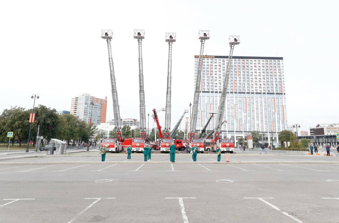 Министр строительства и ЖКХ РФ Ирек Файзуллин совместно с заместителем мэра Москвы по вопросам жилищно-коммунального хозяйства и благоустройства Петром…