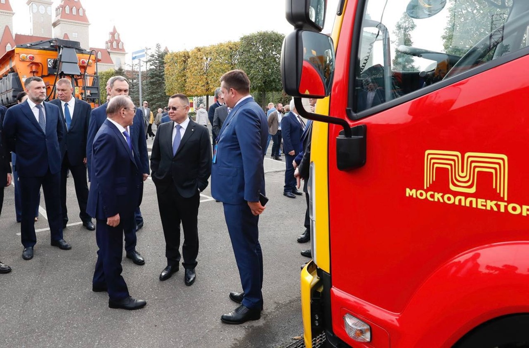 Министр строительства и ЖКХ РФ Ирек Файзуллин совместно с заместителем мэра Москвы по вопросам жилищно-коммунального хозяйства и благоустройства Петром…