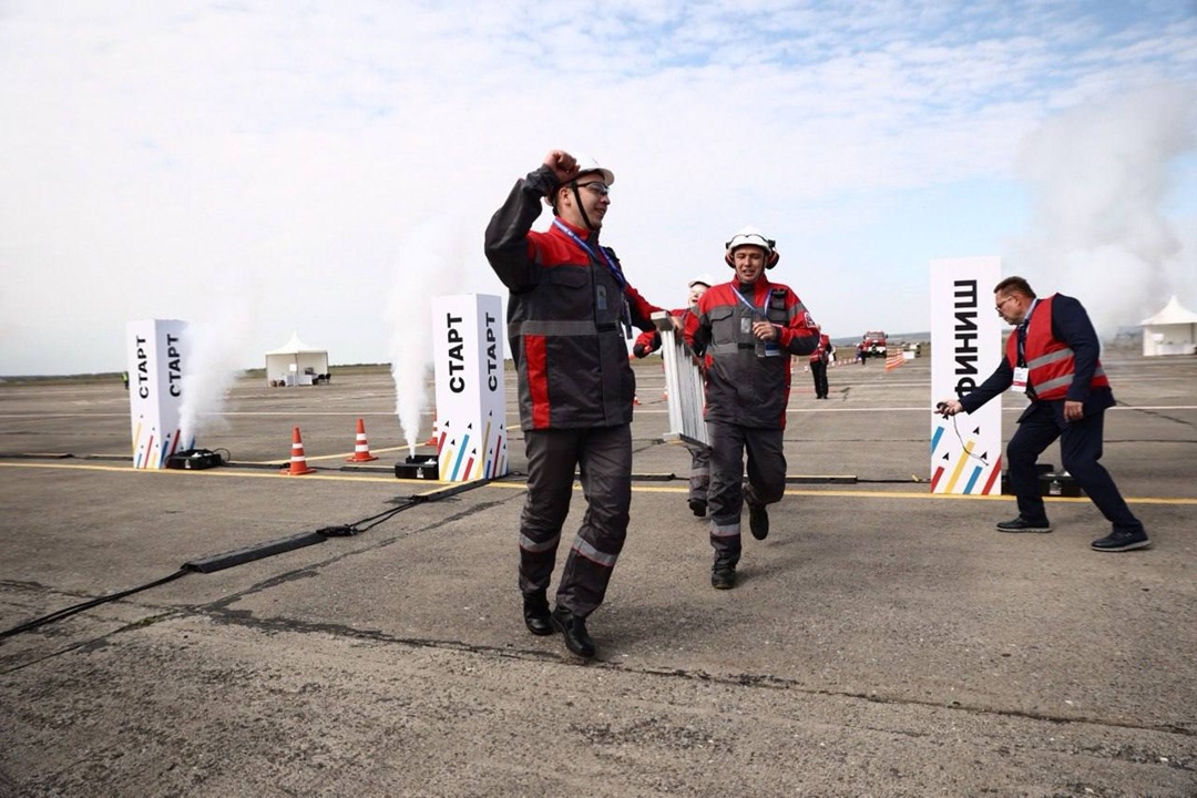 Высший пилотаж на земле Работник ЛУКОЙЛа Игорь Шевченко — победитель Всероссийского конкурса профессионального мастерства «Авиатопливный вызов» в номинации…