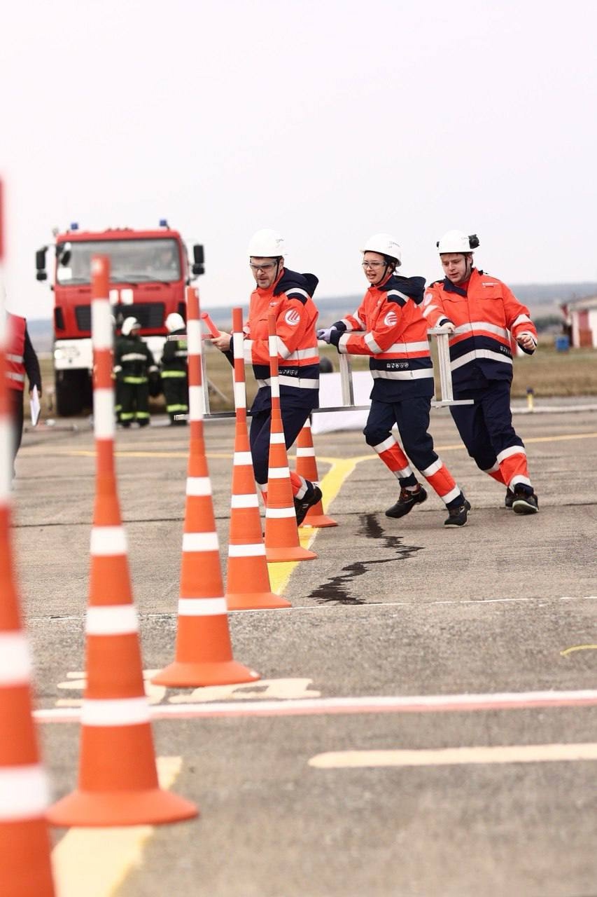 Высший пилотаж на земле Работник ЛУКОЙЛа Игорь Шевченко — победитель Всероссийского конкурса профессионального мастерства «Авиатопливный вызов» в номинации…