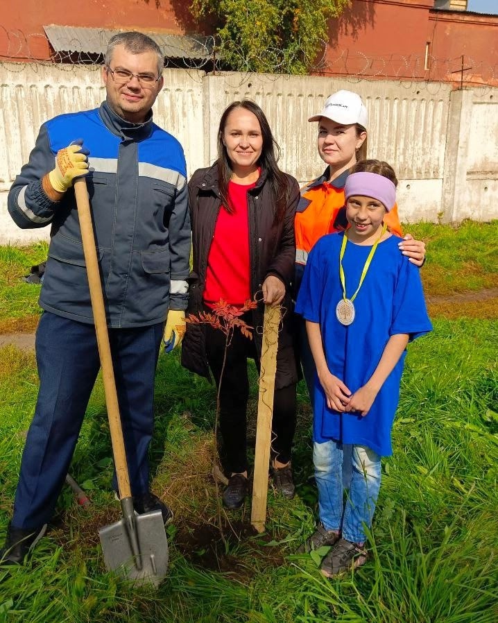 Озеленяем наши города! Мы начинаем осенние посадки в рамках всероссийской акции «Сохраним лес». Сразу две улицы в Новокузнецке стали зеленее и краше!