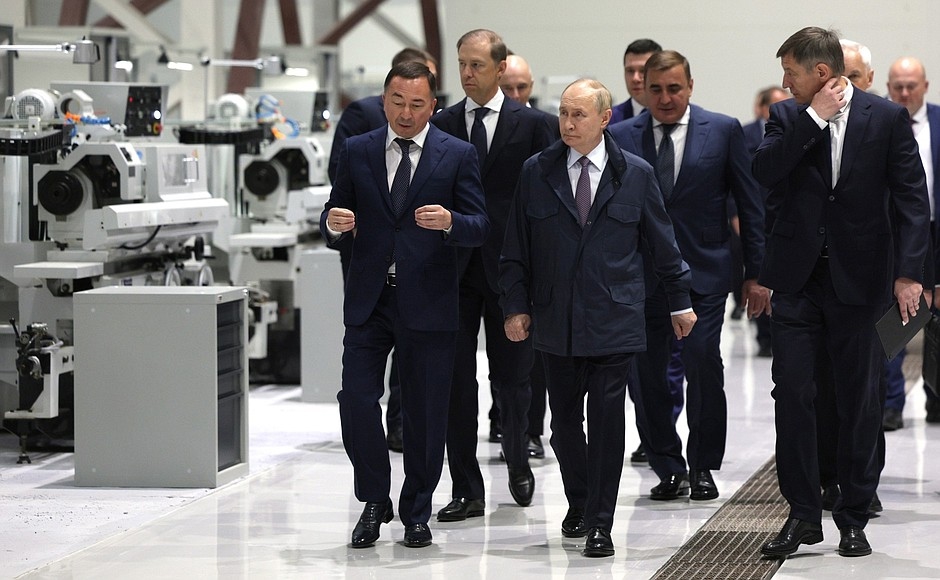 Ростех представил Владимиру Путину перспективные образцы вооружения и военной техники на «Мотовилихе»