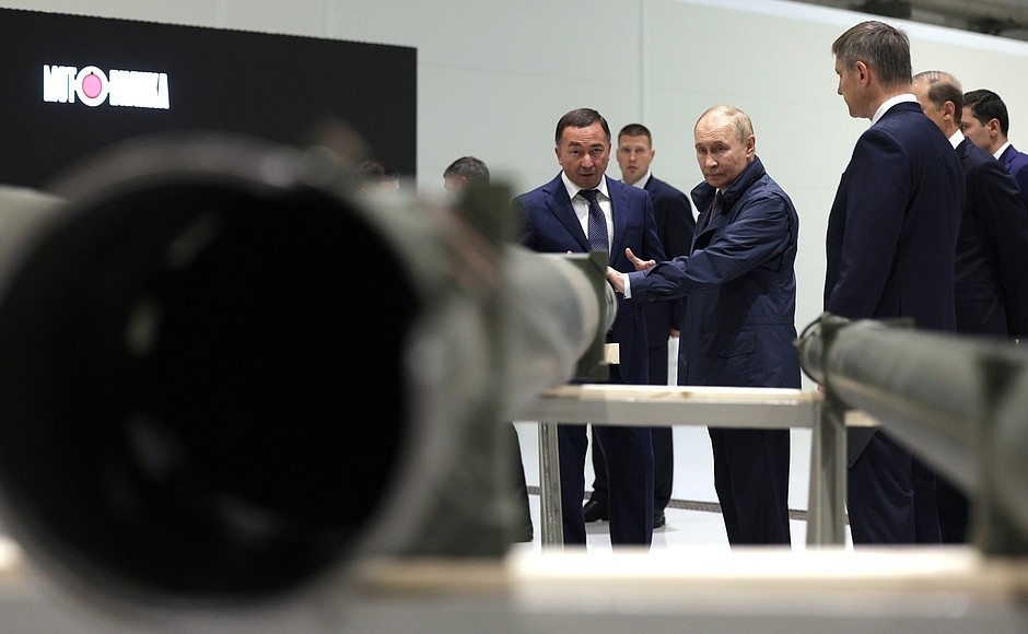 Ростех представил Владимиру Путину перспективные образцы вооружения и военной техники на «Мотовилихе»