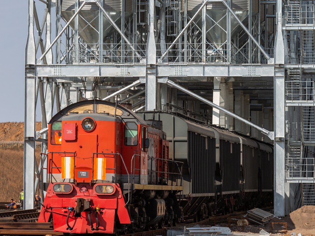 «Новый сухопутный зерновой коридор» (НСЗК) планирует в 2029 сельскохозяйственном году нарастить перевалку через «Забайкальский зерновой терминал» до 3,3 млн т,…