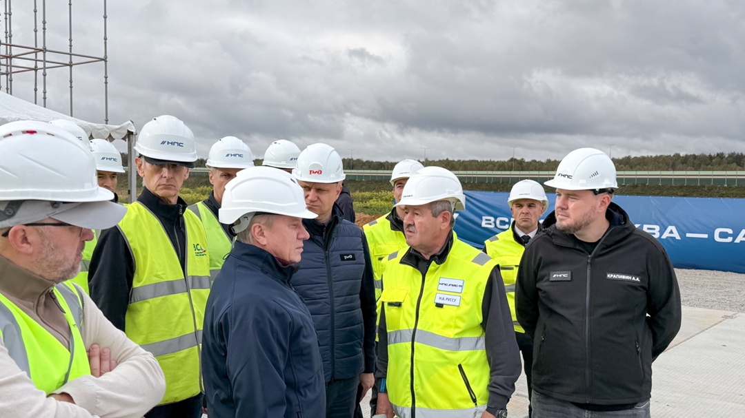 Виталий Савельев и глава Минтранса Андрей Никитин ознакомились с ходом строительства высокоскоростной магистрали Москва – Санкт-Петербург.