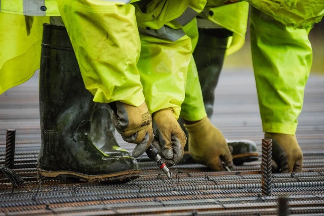 На ВСМ работа идет по графику Вице-премьер Виталий Савельев осмотрел искусственные сооружения первого участка будущей высокоскоростной железнодорожной…