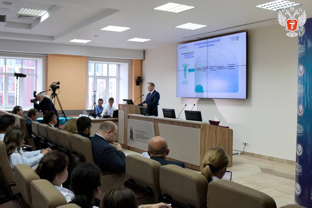 Михаил Мурашко: Правильная коммуникация между пациентом и медработником позволяет повысить эффективность лечения и установить доверительные отношения