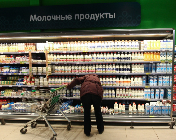 В январе–июле 2025 года продажи стерилизованного молока упали на 10,8%, сливочного масла — на 10,7%, ряженки — на 6,6%, пишут «Известия» со ссылкой обзор…