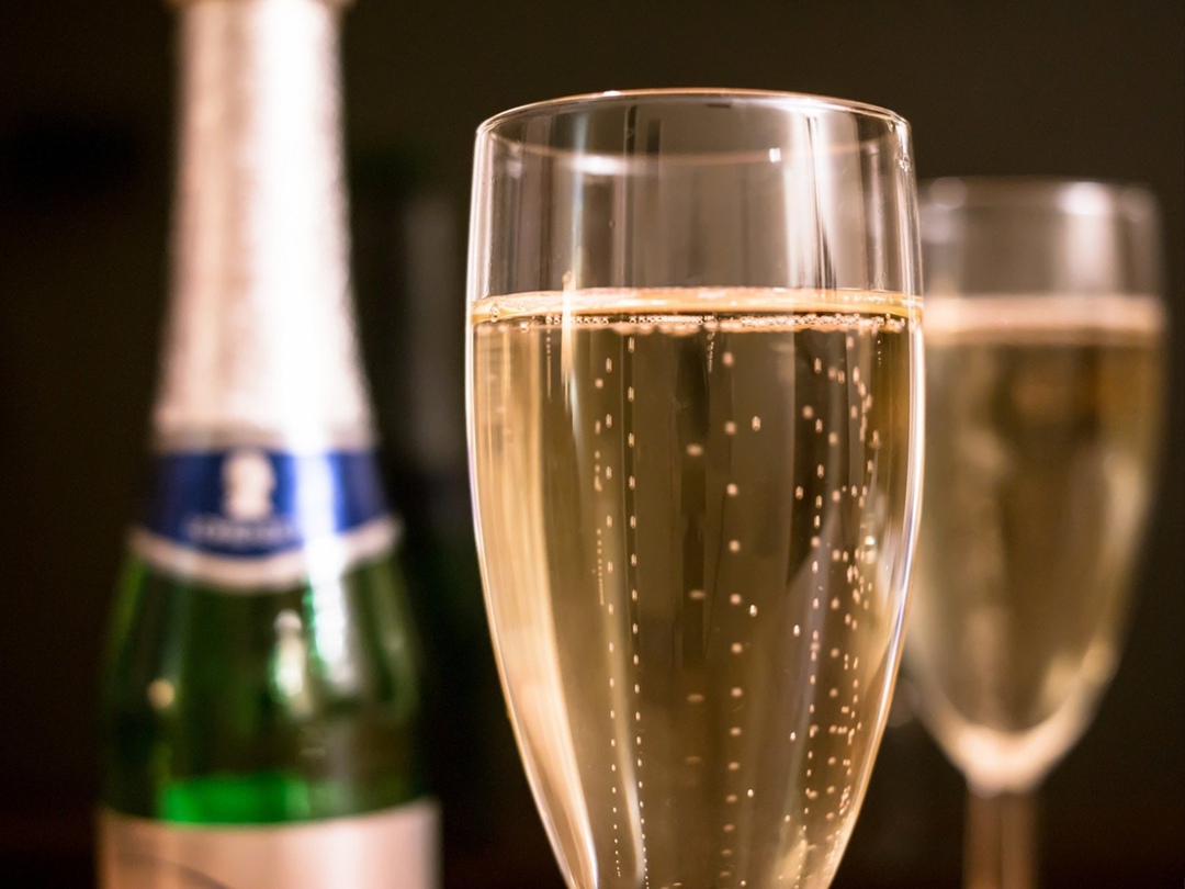 Российские игристые вина сохраняют лидерство на отечественном рынке, растет их производство и продажи