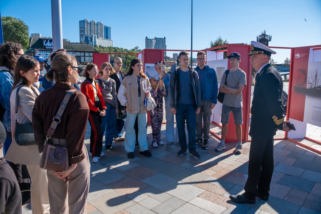 История живёт, пока мы её помним! На набережной Владивостока, где расположена наша выставка «Огненные рейсы», ребята из многодетных семей, воспитанники…