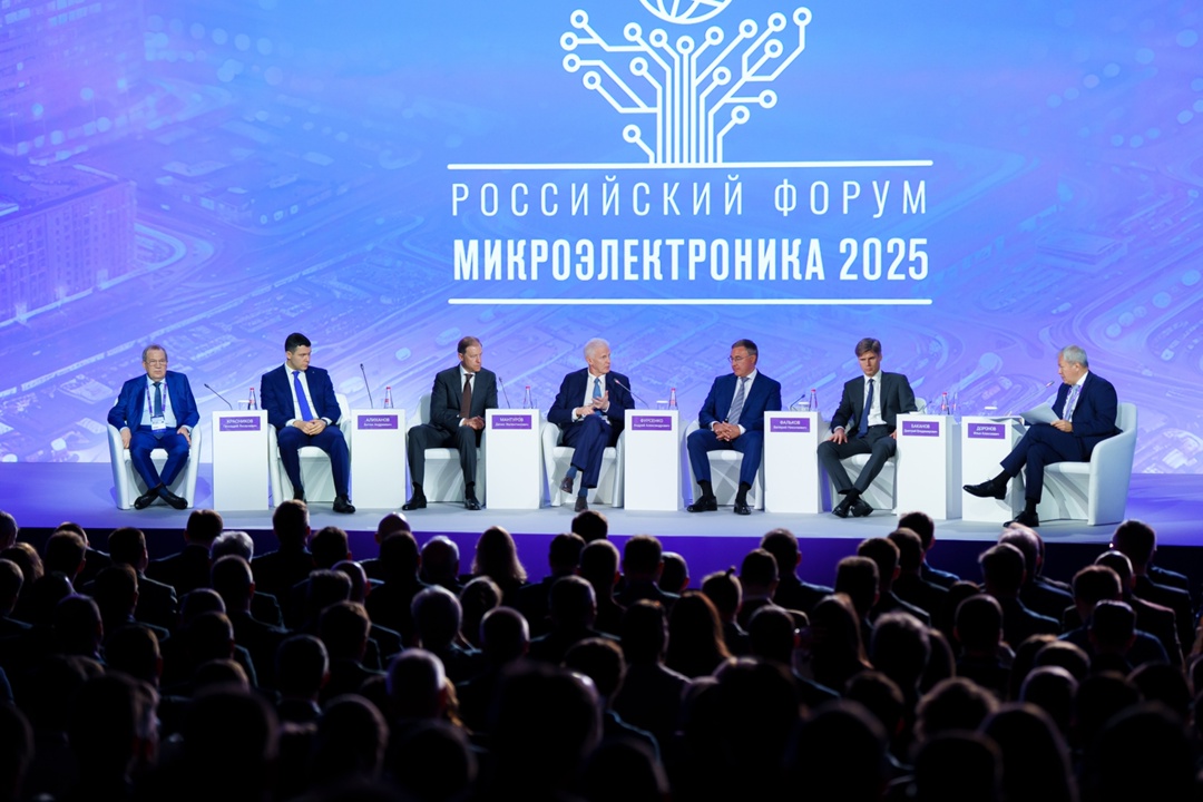 Денис Мантуров принял участие в форуме «Микроэлектроника».